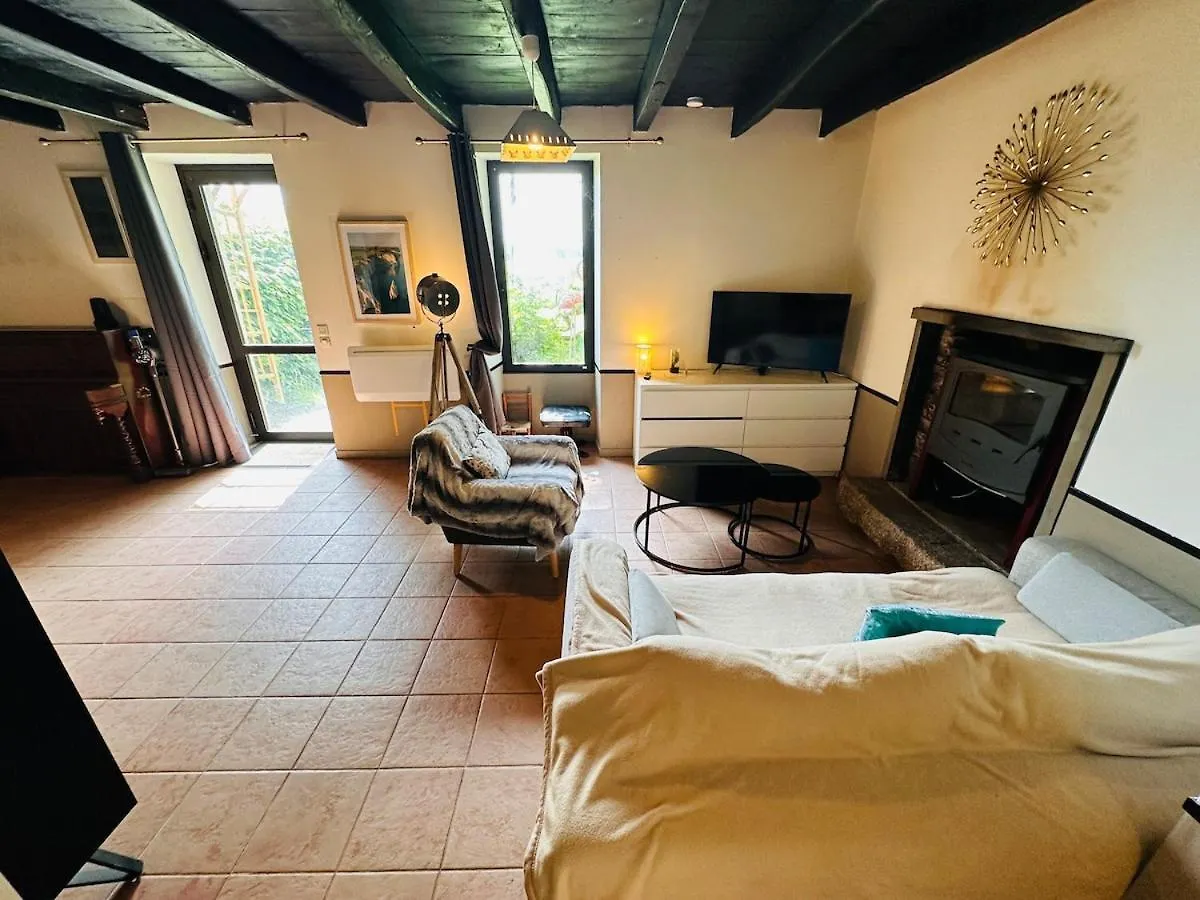 Maison Au Calme Pour 9 Personnes La Chapelle-de-Brain 0*,  France