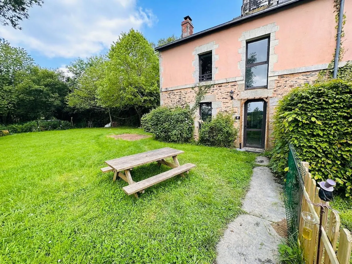 Holiday home Maison Au Calme Pour 9 Personnes La Chapelle-de-Brain